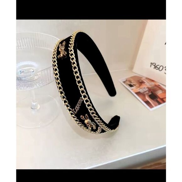Bloggers Favorite Love Me Rabbit Black Headband with‎ Gold Chain Rim - Picture 1 of 2